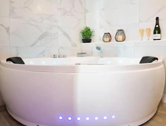 Majord'Home Spa 4*-L'Elegance-Balneo Vieille Ville Annecy Luaran gambar